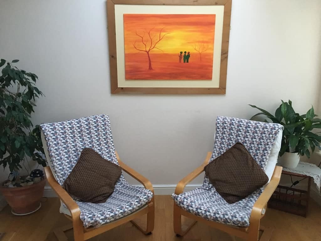 Two calm armchairs in Sonya Hudson’s hypnotherapy room in Newcastle
